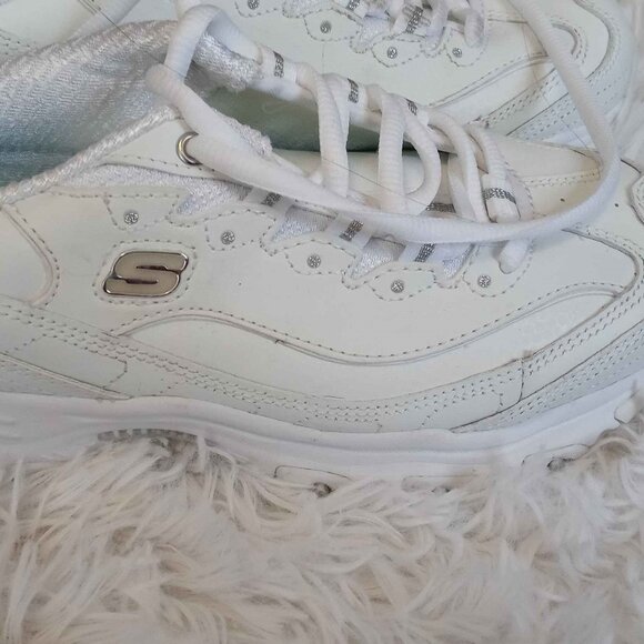 White Fresh Start Skechers D'Lites 6.5 WIDE FIT Air-Cooled Memory Foam NEW - Picture 3 of 10